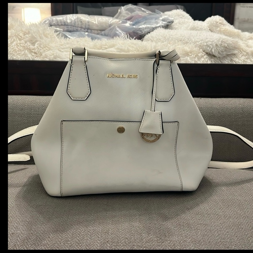 White Michael Kors bucket purse